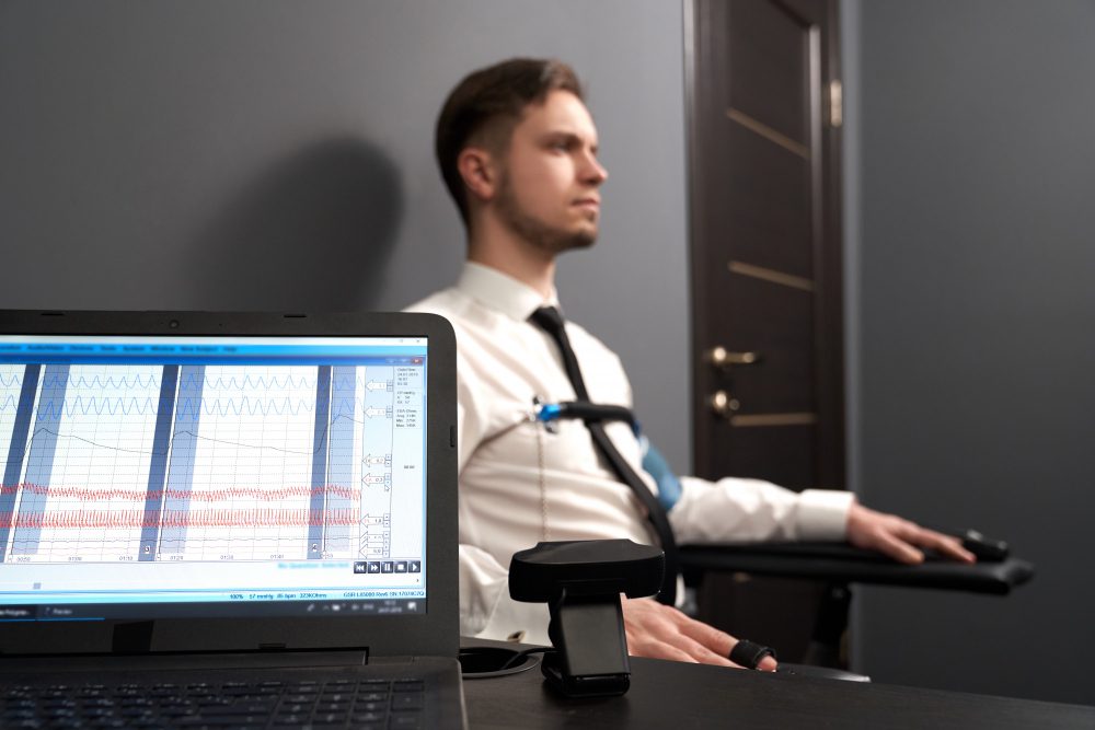 בדיקה אצל חוקר פוליגרף 